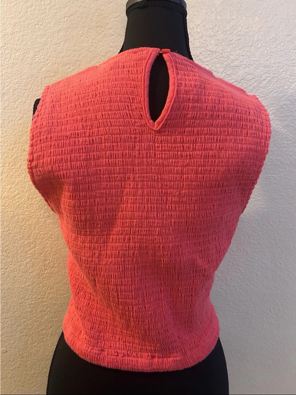 🆕DKNY Women’s Pink Smocked Gauze Tank Top Blouse Sz XL Summer Feminine Cute NWT - Picture 2 of 6